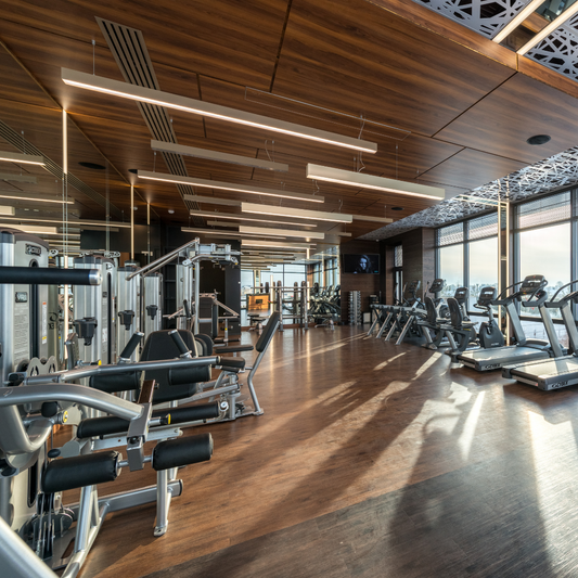 Créez votre espace forme sur-mesure – Salle de sport clé en main pour entreprises, hôtels & lieux d’exception